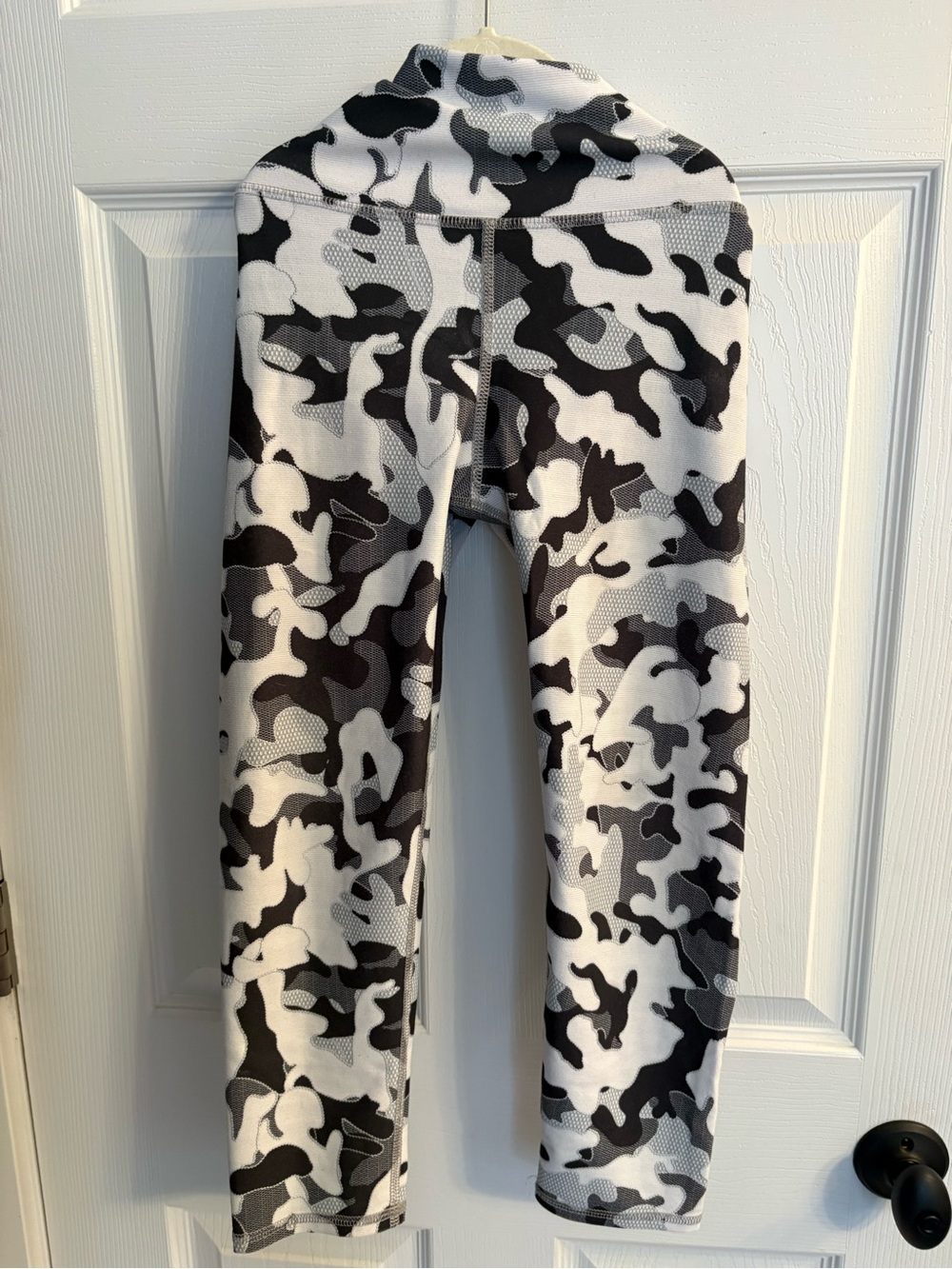 Black & White Camo women’s yoga pants